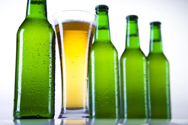 Colecção de cerveja, garrafa e vidro — Fotografia de Stock