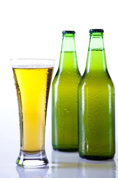 啤酒瓶和玻璃杯 — 图库照片