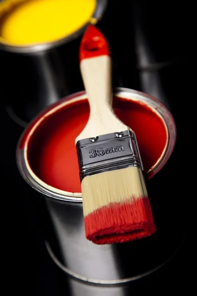 塗料、缶、ブラシします。 — ストック写真
