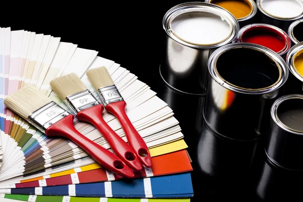 Tinta, latas, escova — Fotografia de Stock