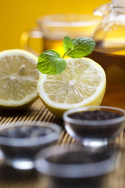 Üveg csésze tea citrommal — Stock Fotó
