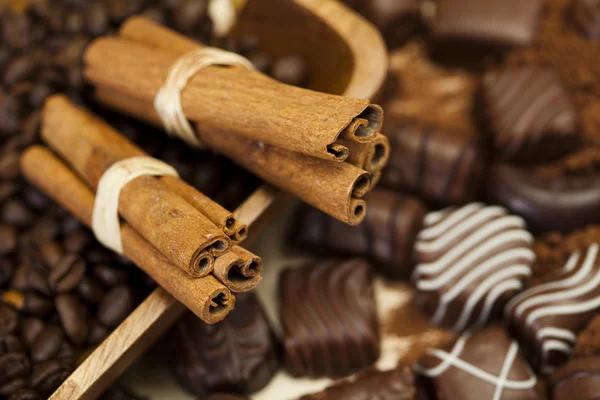 Tarçın ve çikolata — Stok fotoğraf