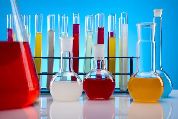 Apparatuur van een research laboratory, kleurrijke — Stockfoto