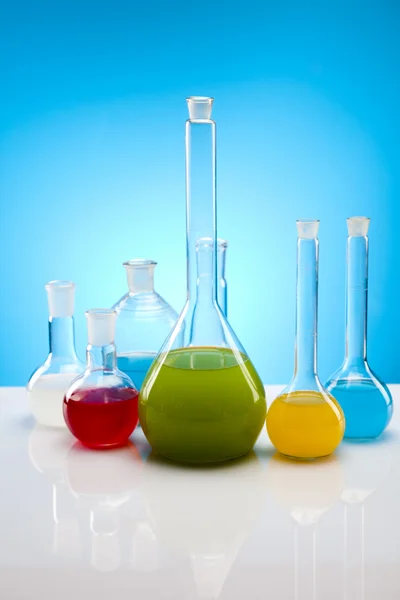 Renkli bir araştırma laboratuvarı ekipmanları — Stok fotoğraf