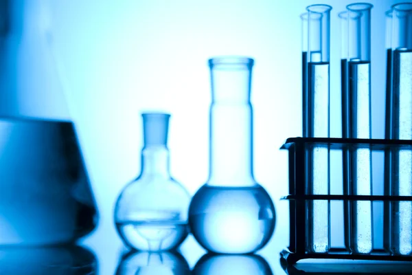化学设备、 实验室玻璃器皿 — 图库照片