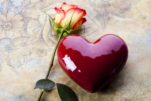 Rosa e coração — Fotografia de Stock