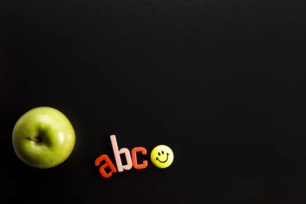 Apfel in der Schule — Stockfoto