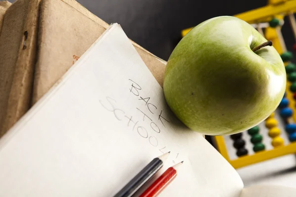 Äpple på tillbaka till skolan — Stockfoto