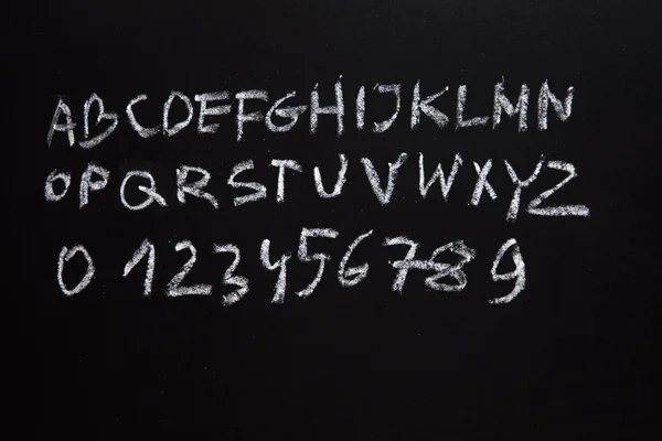 字母表和学校黑板上的字母 — 图库照片