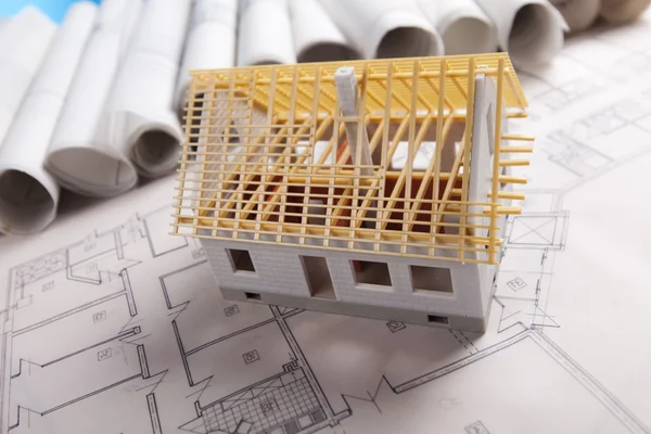 Modelo de arquitetura e planos — Fotografia de Stock