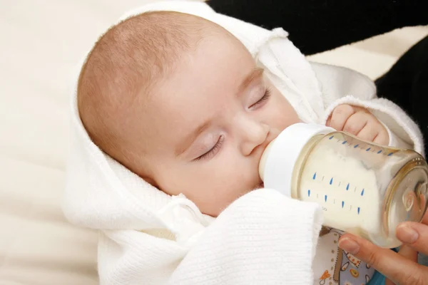 Baby drinking milk — Stock Photo, Image