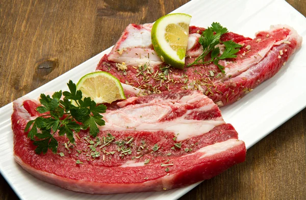 М'ясо, raw яловичини — стокове фото