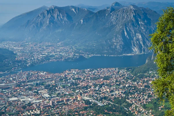 Vue aérienne de Lecco — Photo