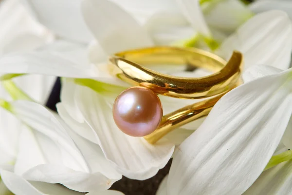 Pierścień perl — Zdjęcie stockowe