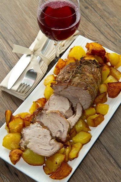 Roast beef sliced with potatoes — Stock Photo, Image
