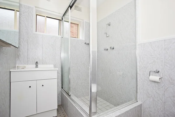 Banho moderno elegante — Fotografia de Stock