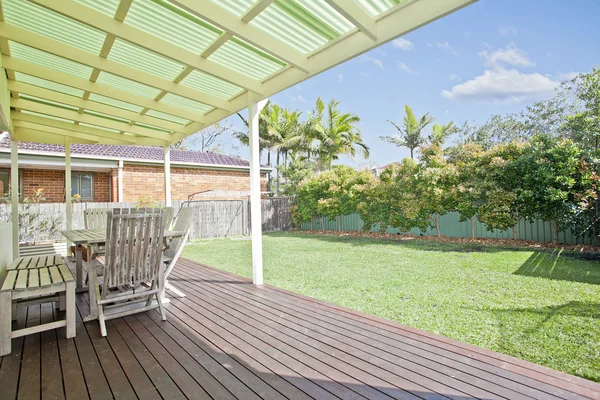 Decking and garden — Stock Photo, Image