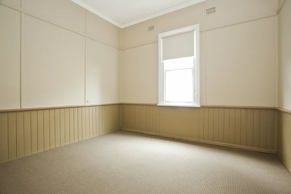 Пустая белая комната — стоковое фото