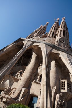 La sagrada familia - gaudi tarafından tasarlanmış etkileyici Katedrali