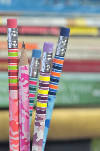 Крупним планом кольорові олівці — стокове фото