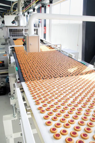 Παραγωγή μπισκότων σε εργοστάσιο — Φωτογραφία Αρχείου