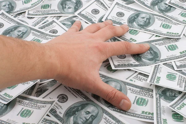 Ręką człowieka wiele pieniedzy — Zdjęcie stockowe