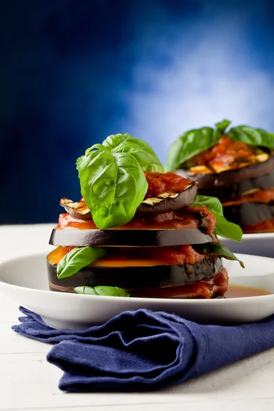 Beringelas com molho de tomate - Parmigiana — Fotografia de Stock