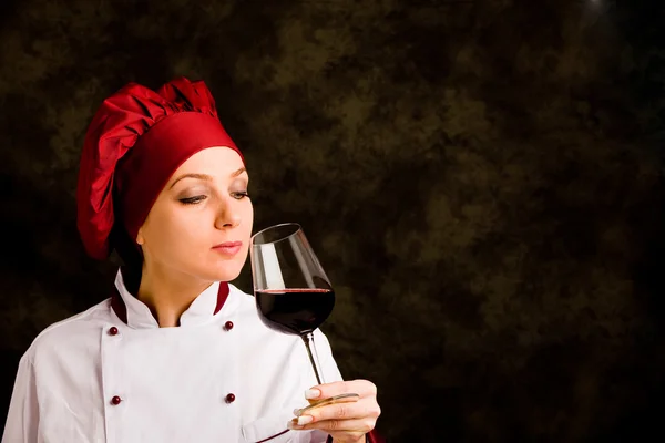 Kocken somelier med vin — Stockfoto