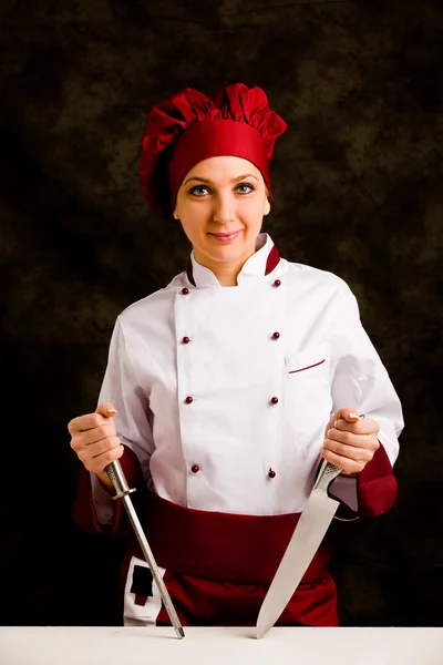 Szef kuchni z nożem — Zdjęcie stockowe