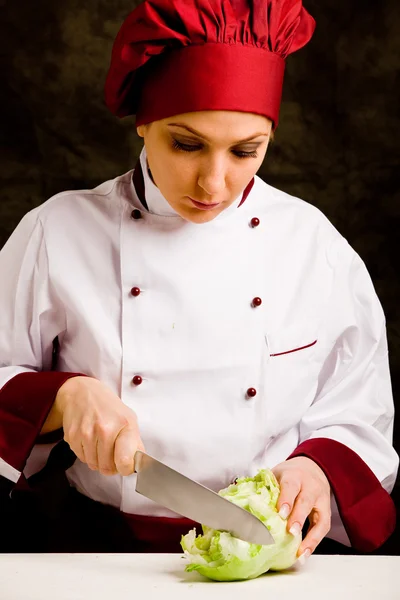 Chef cutting lettuce — Stock Photo, Image