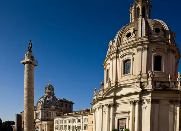 Traiano 포럼 로마 교회 — 스톡 사진