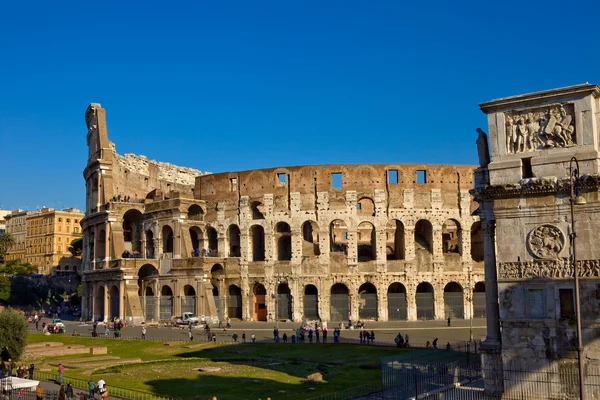 Colosseum and Constantines Arch — Stock Photo, Image