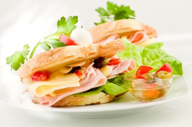 Peynirli tost ve jambon