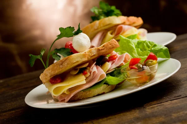 Peynirli tost ve jambon — Stok fotoğraf