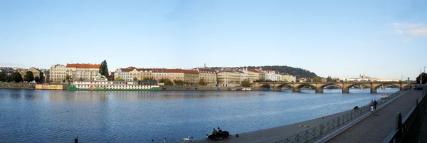 Praga paisagem com Vltava e Grad — Fotografia de Stock