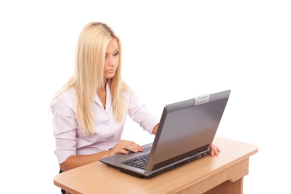 Mujer de negocios en su computadora portátil —  Fotos de Stock