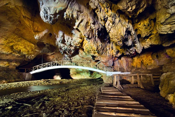 Jaskinia bolii w Rumunii — Zdjęcie stockowe