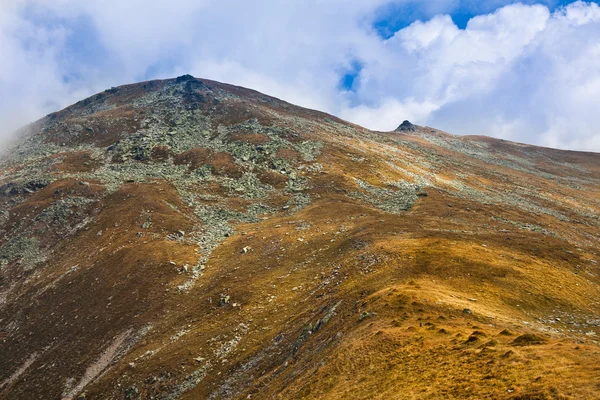 Krajobraz z góry maczeta w Rumunii — Zdjęcie stockowe