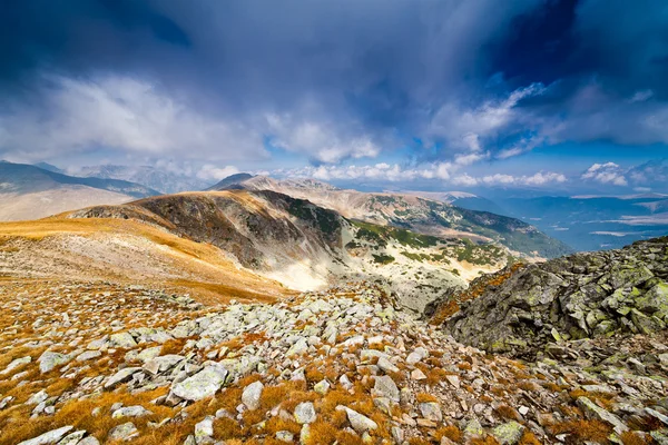 Paisaje con montañas Parang en Rumania — Foto de Stock