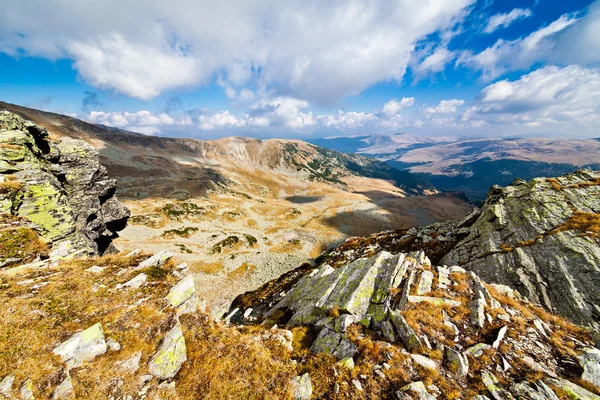 Landschaft mit Parangbergen in Rumänien — Stockfoto