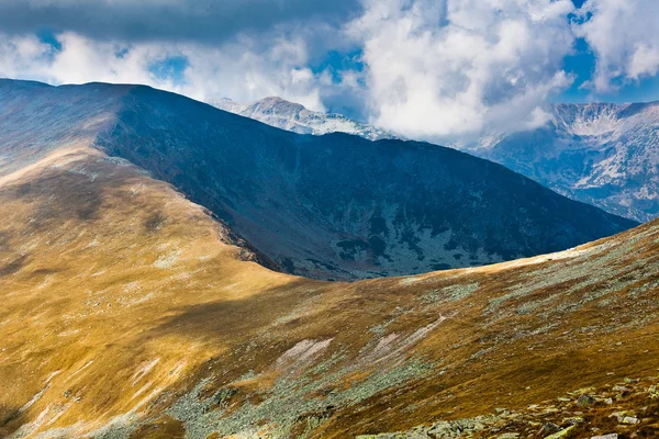 Пейзаж с Паранг гор в Румынии — стоковое фото