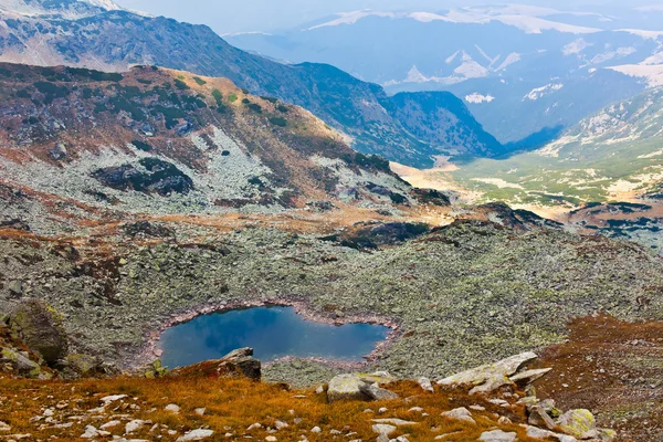 Mandra jezioro w górach maczeta — Zdjęcie stockowe
