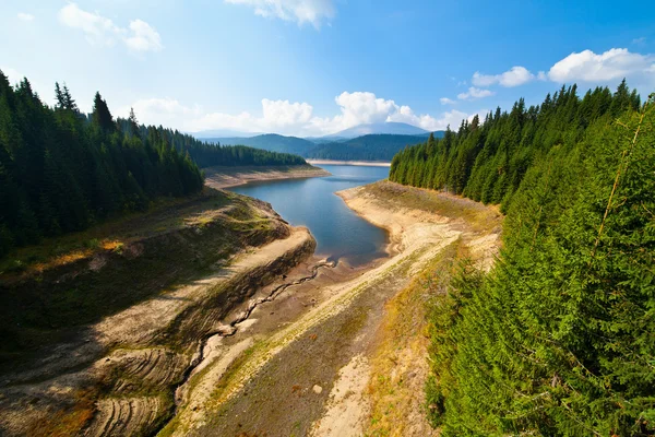 Dam lake Oasa in Romanian mountains — Stock Photo, Image