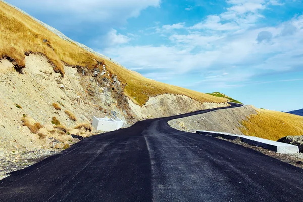 Трансальпинская извилистая дорога в Румынии — стоковое фото