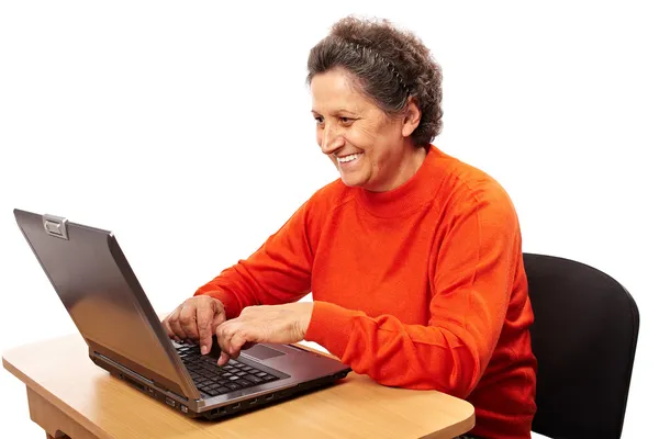 Starší paní na počítače — Stock fotografie