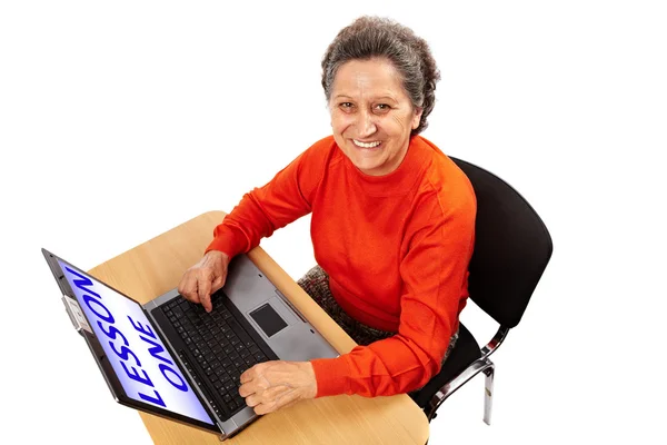 Senior dame op de computer — Stockfoto