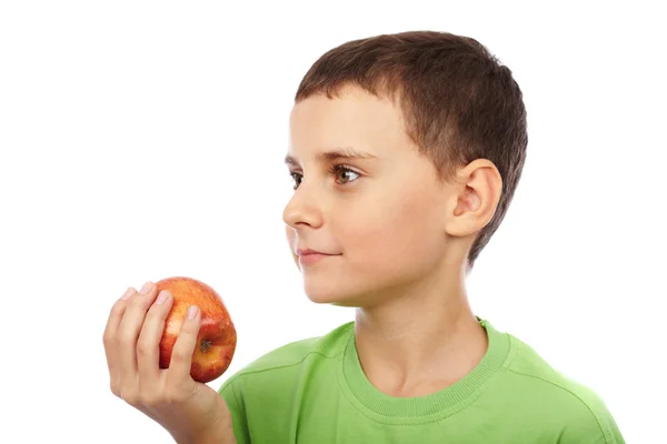 孩子用一个红色的苹果 — 图库照片