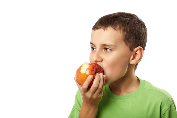 孩子用一个红色的苹果 — 图库照片