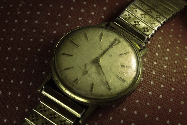 Reloj de pulsera vintage dorado . —  Fotos de Stock