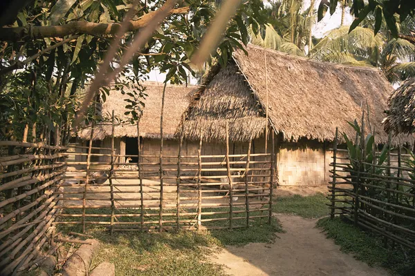 Хижины в деревне — стоковое фото
